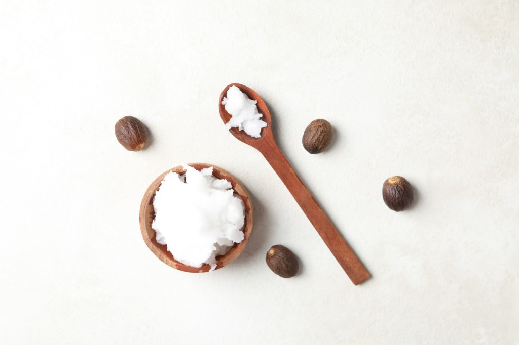 How to Use Castor Oil for Beauty&nbsp;Purposes